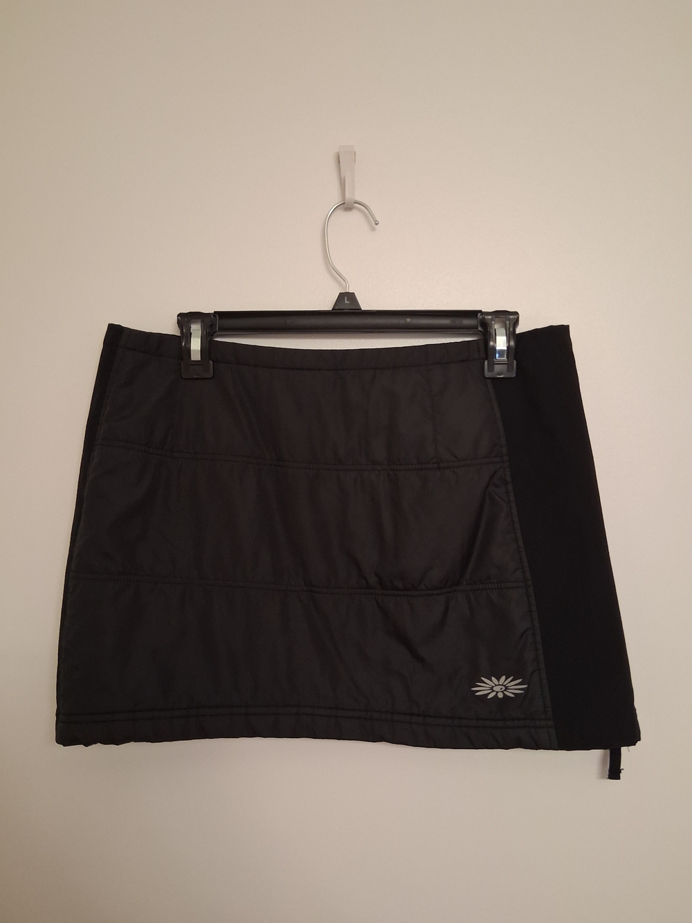 SKHOOP Ski-Style Black Insulated Mini Skirt Medium - Picture 2 of 7